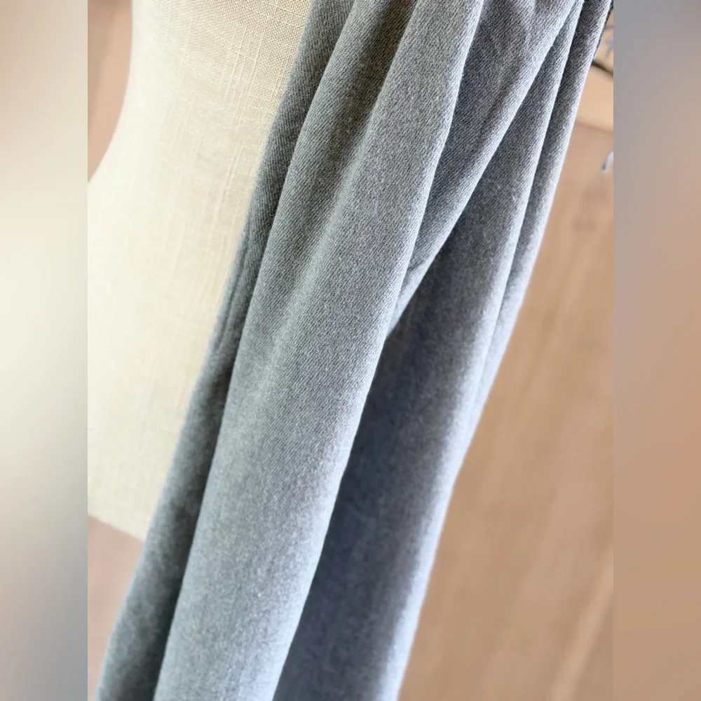 Sky Cashmere Gray Wool Scarf. 25”x68”. Neutral | Cozy | Fringed | Warm. EUC